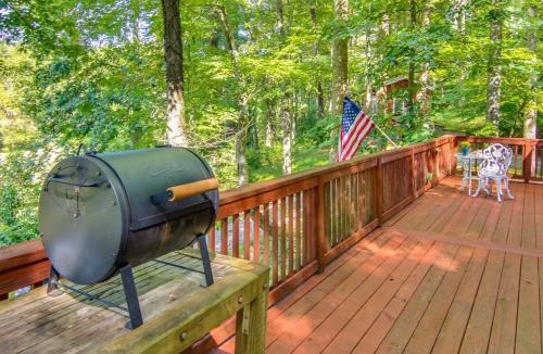 Hendersonville House | Hendersonville Cabin Near Hiking and Waterfalls!