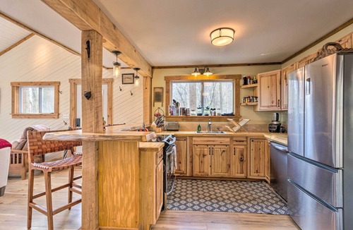 Hendersonville Cottage | Hendersonville Cabin w/Hot Tub, Views & Fire Pit!