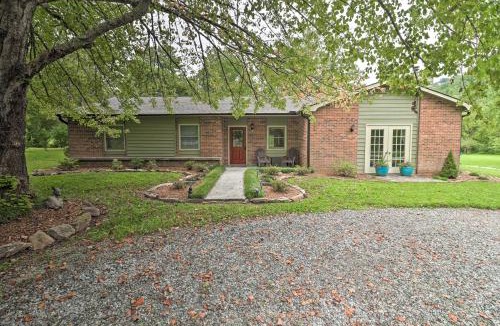 Hendersonville House | Hendersonville Home with Fire Pit 5 Mi to Downtown!