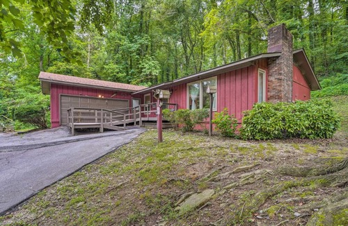 Bat Cave House | Hendersonville Retreat Less Than 4 Mi to Lake Lure!