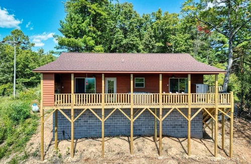 Upper Peachtree Cabin | Her Endless Views, the name says it all