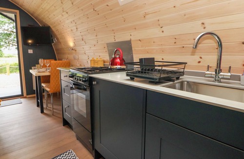 Oswestry Cottage | Heron Pod