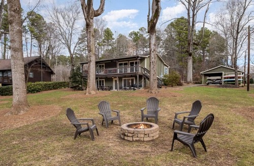 Troutman House | Heron’s Landing – Fire-pit, kayaks, & paddle board