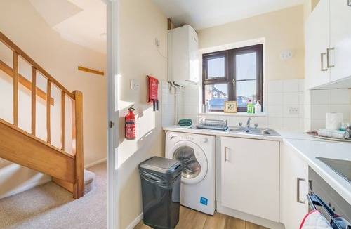 Hersham House | Hersham Apartment – Ideal for Work & Relaxation - Pass the Keys