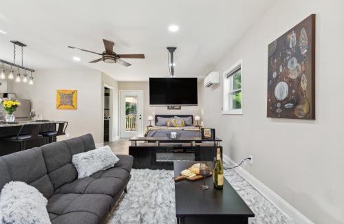 Hickory Apartment | Hickory Hideaway Patio Paradise with Community Pool