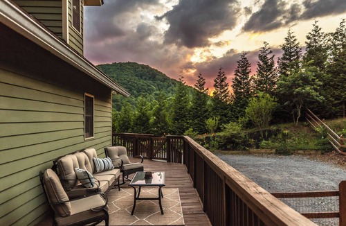 Gerton Cabin | Hickory Nut Hideaway by AvantStay | Mountain Views