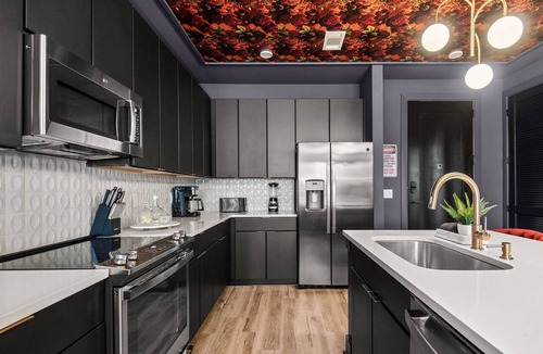 Nashville Condo | Hidden Door at Neo ~ New Listing ~ 1 Mile to Downtown/Broadway ~ 5 Beds ~ Outdoor Lounge ~ Gym