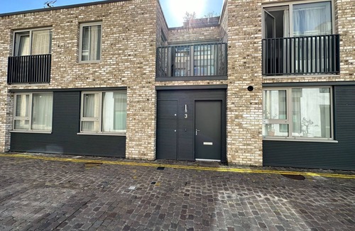 Golborne Apartment | Hidden Gem