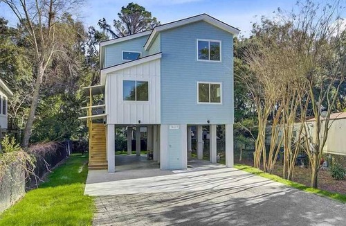 Charleston House | Hidden Haven | 5 mins to Folly, Luxury New Build