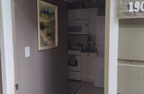 Sapphire Apartment | Hidden Haven/Cozy Studio in SVR