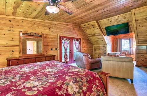 Maggie Valley Cabin | Hidden Mountain Respite - 5 bedrooms, 2 Bath, Game Room, Hot Tub, Firepit,