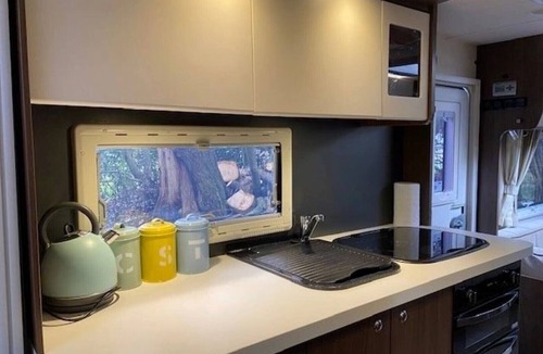 Cudham House | Hideaway Caravan Sleeps 2