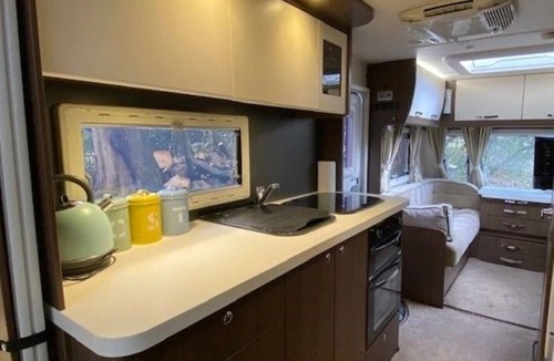 Cudham House | Hideaway Caravan Sleeps 2