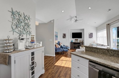 Village of Stump Sound House | Hideaway Heaven a 4bed/3.5bath Oceanfront Hot Tub