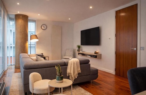 Manchester City Centre Apartment | High-End Modern Two-Bedroom Apartment central