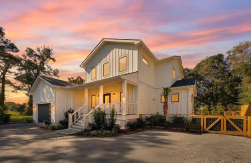 Charleston House | High-End New Build near Folly Beach and Downtown