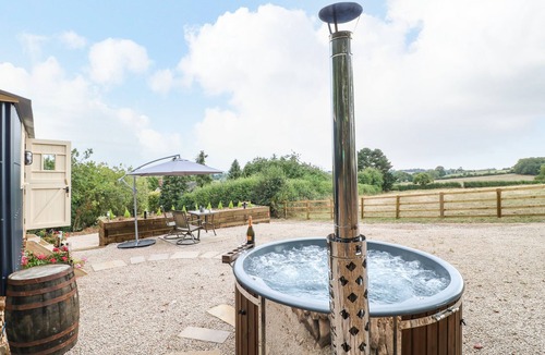 Ashbourne Cottage | High Grounds Shepherd's Hut