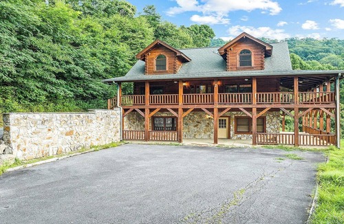 Maggie Valley House | High Hopes-3 bedroom, 3.5 Bath, Sleeps 9, Strong Internet
