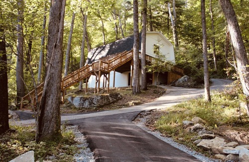 Highlands Cabin | High On the Hill - In Town Highlands!