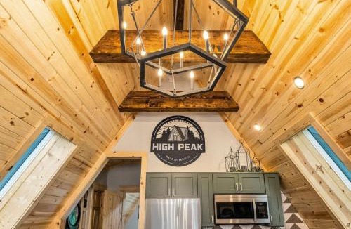 West Jefferson House | High Peak at West Jefferson A Frame