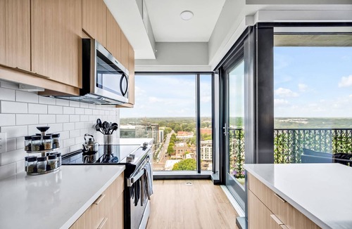 Glenwood South Apartment | High-rise Apt Raleigh Free Parking Sunset View 2