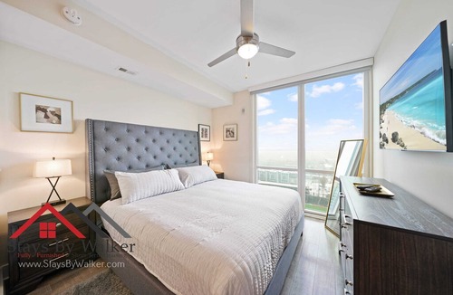 Charlotte Center City Condo | High Rise Lux Condo + King Bed + 22nd Floor Great Views!