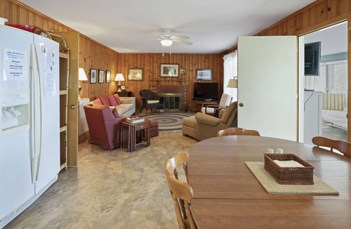 Southmont House | High Rock Lake Get-A-Way. Waterfront & private pier!