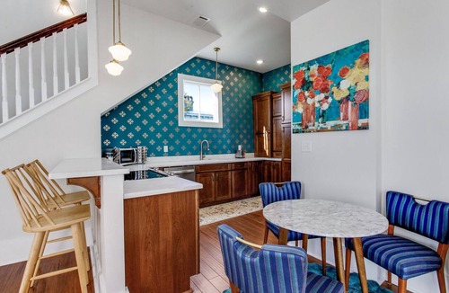 Metropolitan Apartment | High Style, Fun Decor, Awesome Location! 117D by Forsyth Park
