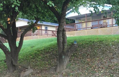 Boone Hotel | Highland Hills Motel & Cabins