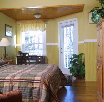 Flat Rock Hotel | Highland Lake Inn & Resort - Flat Rock