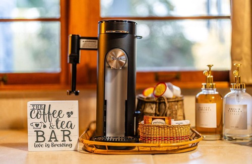 Highlands Hills Cabin | Highlands Escape with Views: 5 Min to Downtown