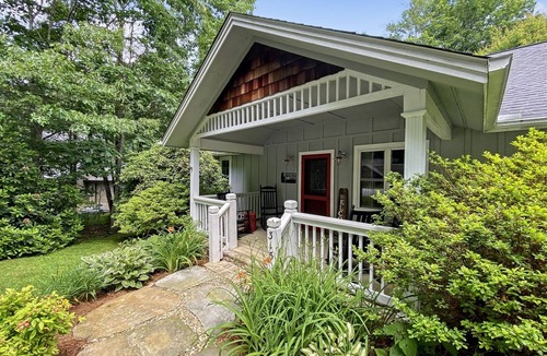 Highlands Cabin | Highlands Haven | Minutes from Main Street with Fire Pit