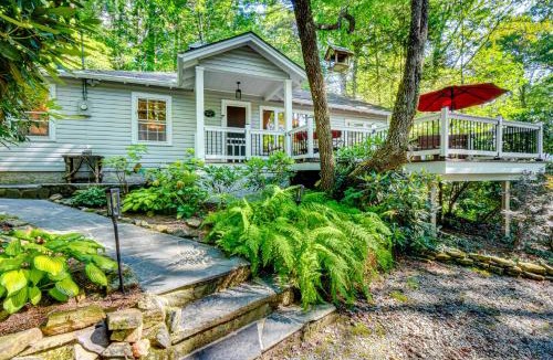 Mirror Lake House | Highlands Vacation Rental - Walk to Mirror Lake!