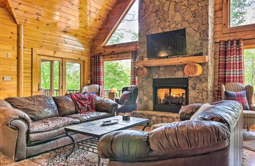 Burnsville House | Hike, Fish and Golf Burnsville Retreat with Deck!