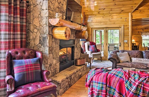 Burnsville House | Hike, Fish and Golf Burnsville Retreat with Deck!