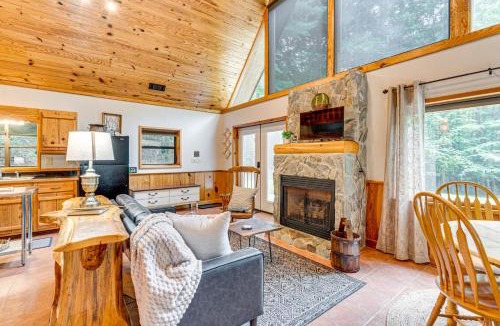 Indian Rock Springs House | Hike, Fish and More Cozy Cabin with Patio in Murphy!
