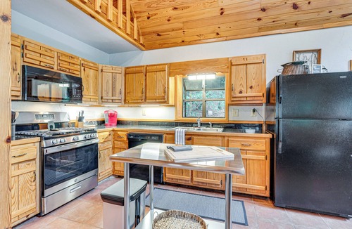 Indian Rock Springs Cabin | Hike, Fish & More: Cozy Cabin w/Patio in Murphy!