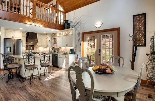 Franklin Ski Chalet | Hiking and Waterfalls at Bartram Trail Acres Chalet