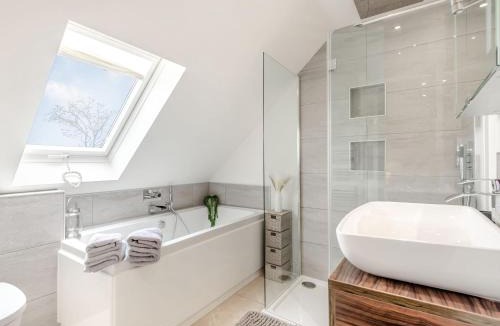 Lincoln House | Hill Crest