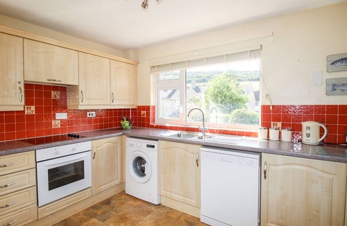 Lulworth Cottage | HILL VIEW, pet friendly, character holiday cottage in West Lulworth