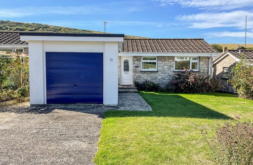 Lulworth Cottage | HILL VIEW, pet friendly, character holiday cottage in West Lulworth