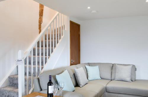 Overton-on-dee House | Hillside Cottage