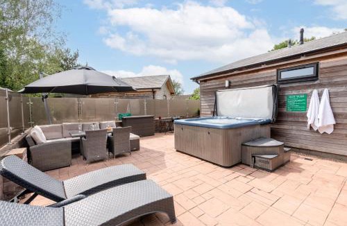 Cheddar House | Hillside Lodge, Tor Farm