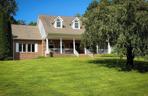 Fairview House | Hilltop Haven-Spacious 6-bedroom house sleeps 10 with pool table near Asheville
