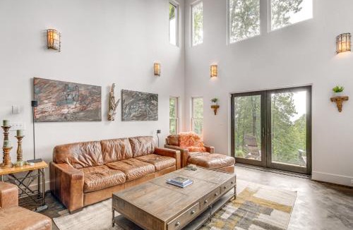 Lynn House | Hilltop Home with Hot Tub and Views Blue Ridge Mtn