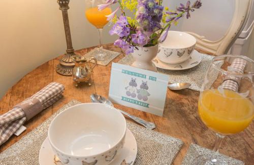 Tunstall House | Hippo's Rest