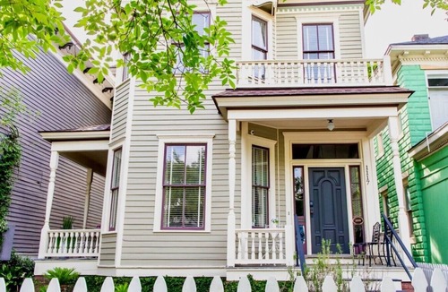 Thomas Square House | Historic 1899 Victorian | Hot Tub + Forsyth Park