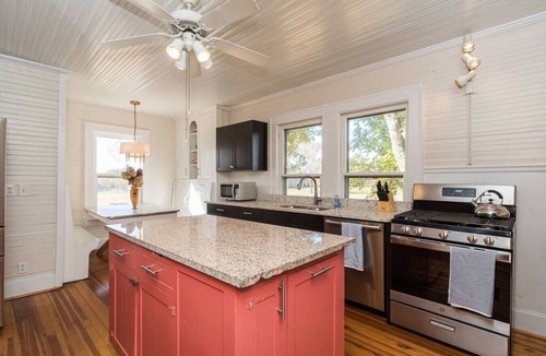 Glen Raven House | Historic 1930s Elon Farmhouse