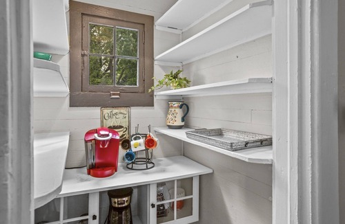 Greenville House | Historic Bungalow 2 Blocks from Uptown Action & 6 Blocks from ECU!