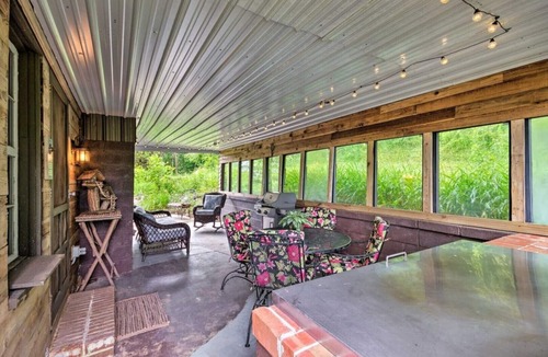 Little Switzerland Cabin | Historic Cabin in Little Switzerland w/Fire Pit-Walk to village and shops!